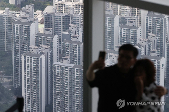 송파구 서울스카이에서 본 일대 아파트.<연합뉴스>